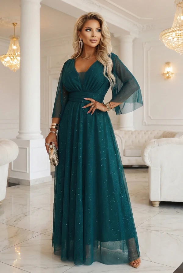 Zielona brokatowa sukienka maxi dla kobiet plus size z kopertowym dekoltem i zwiewnymi rękawami – elegancka propozycja Numoco.