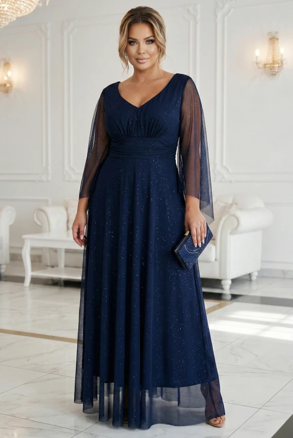 Granatowa brokatowa sukienka maxi z dekoltem V i rękawami motyl, idealna również dla kobiet plus size, prezentowana przez modelkę w jasnym wnętrzu.